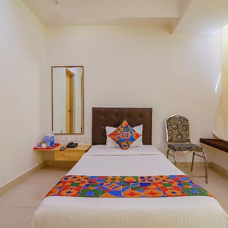 Fabhotel Aamantran & Banquet Halls - Nr Rtc X Roads Metro Station Hyderabad Eksteriør billede