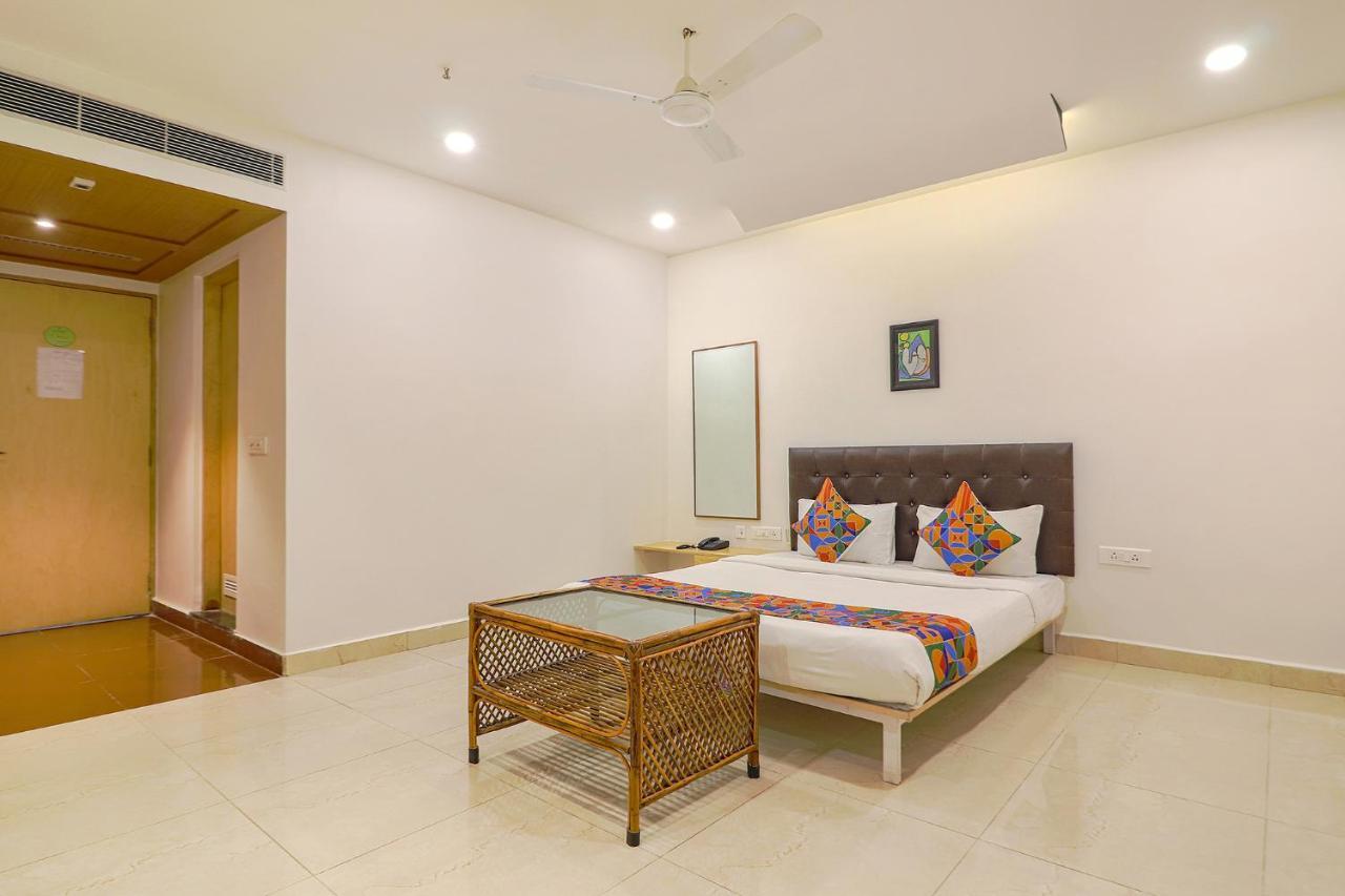 Fabhotel Aamantran & Banquet Halls - Nr Rtc X Roads Metro Station Hyderabad Eksteriør billede
