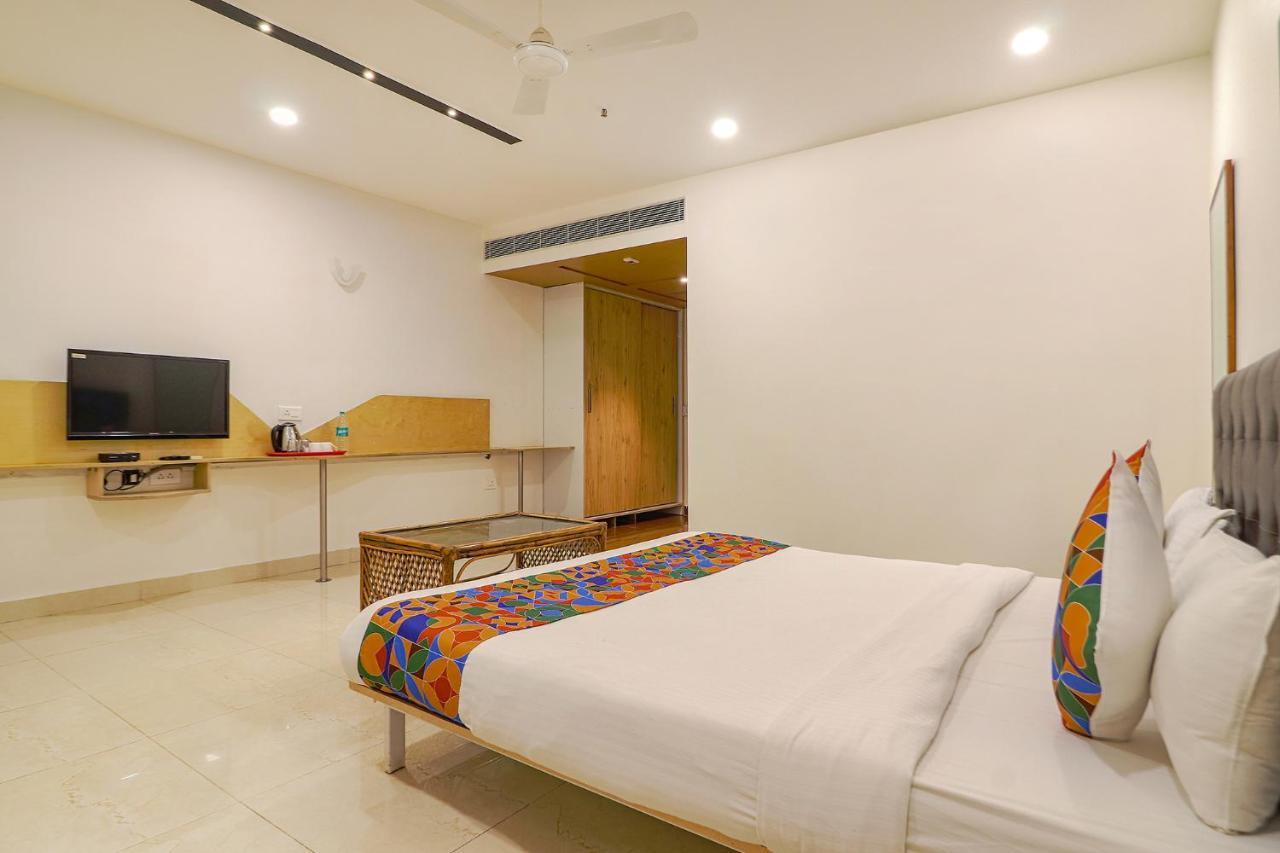 Fabhotel Aamantran & Banquet Halls - Nr Rtc X Roads Metro Station Hyderabad Eksteriør billede