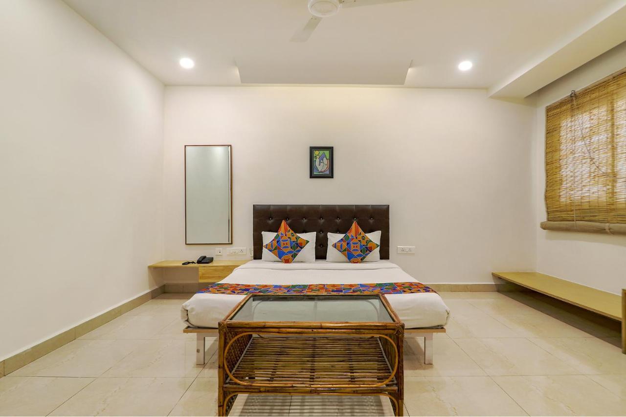 Fabhotel Aamantran & Banquet Halls - Nr Rtc X Roads Metro Station Hyderabad Eksteriør billede