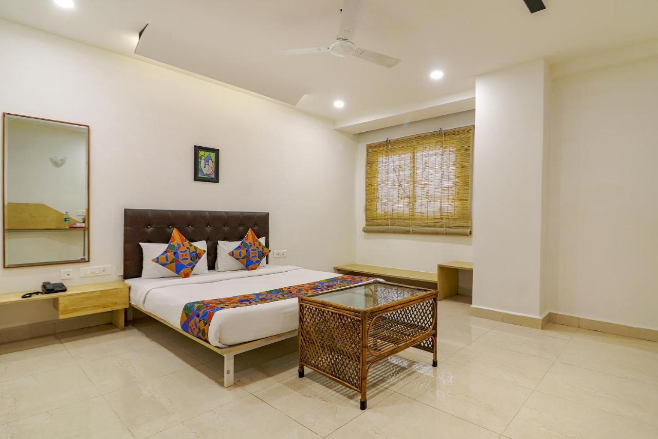 Fabhotel Aamantran & Banquet Halls - Nr Rtc X Roads Metro Station Hyderabad Eksteriør billede