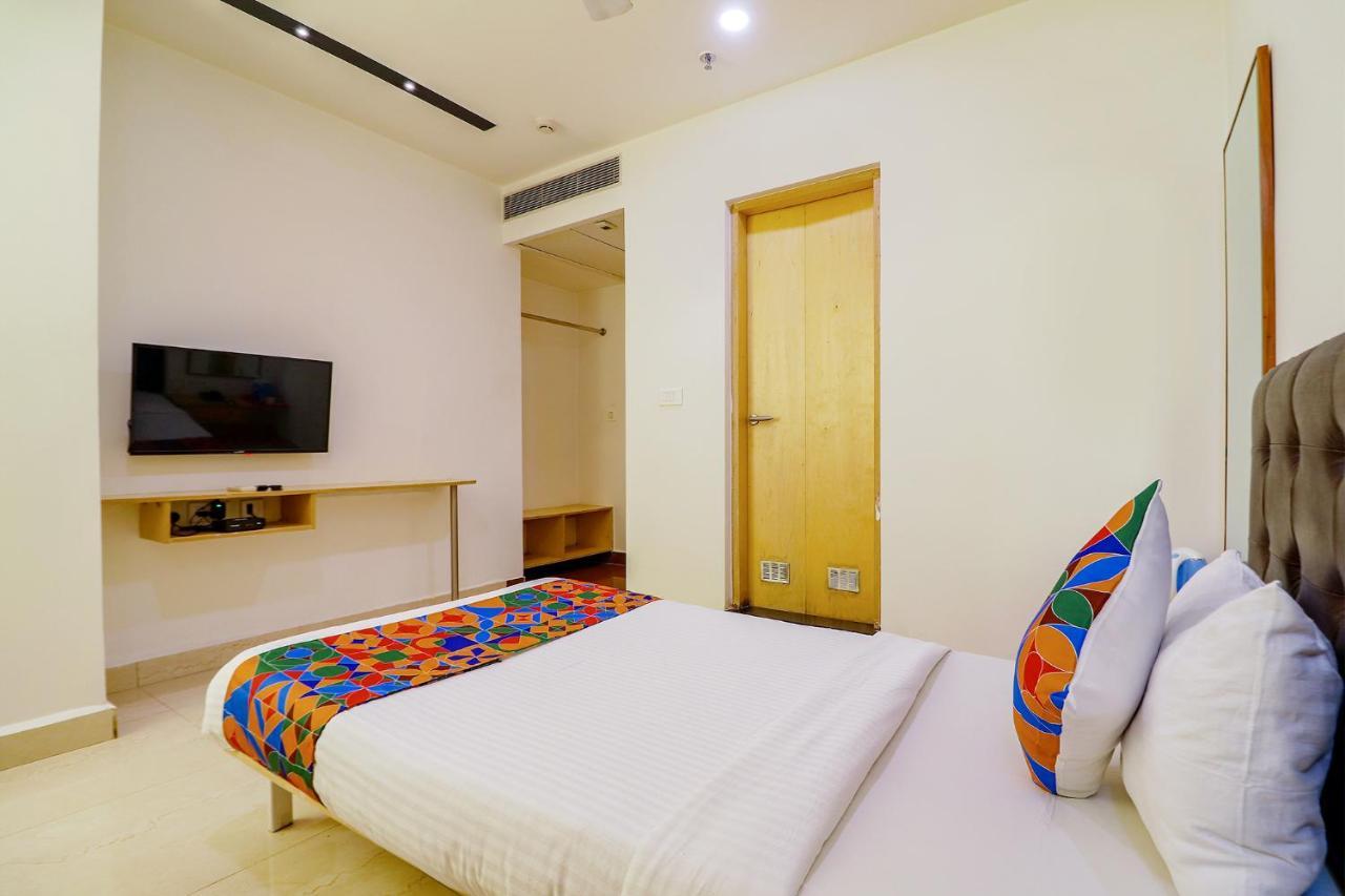 Fabhotel Aamantran & Banquet Halls - Nr Rtc X Roads Metro Station Hyderabad Eksteriør billede