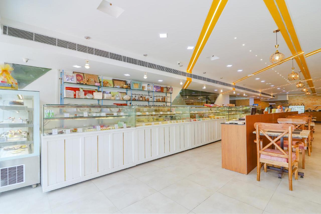 Fabhotel Aamantran & Banquet Halls - Nr Rtc X Roads Metro Station Hyderabad Eksteriør billede