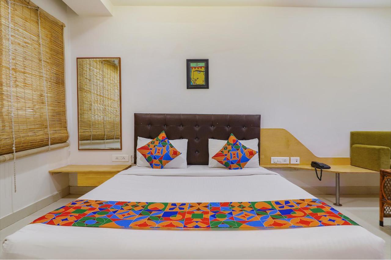 Fabhotel Aamantran & Banquet Halls - Nr Rtc X Roads Metro Station Hyderabad Eksteriør billede
