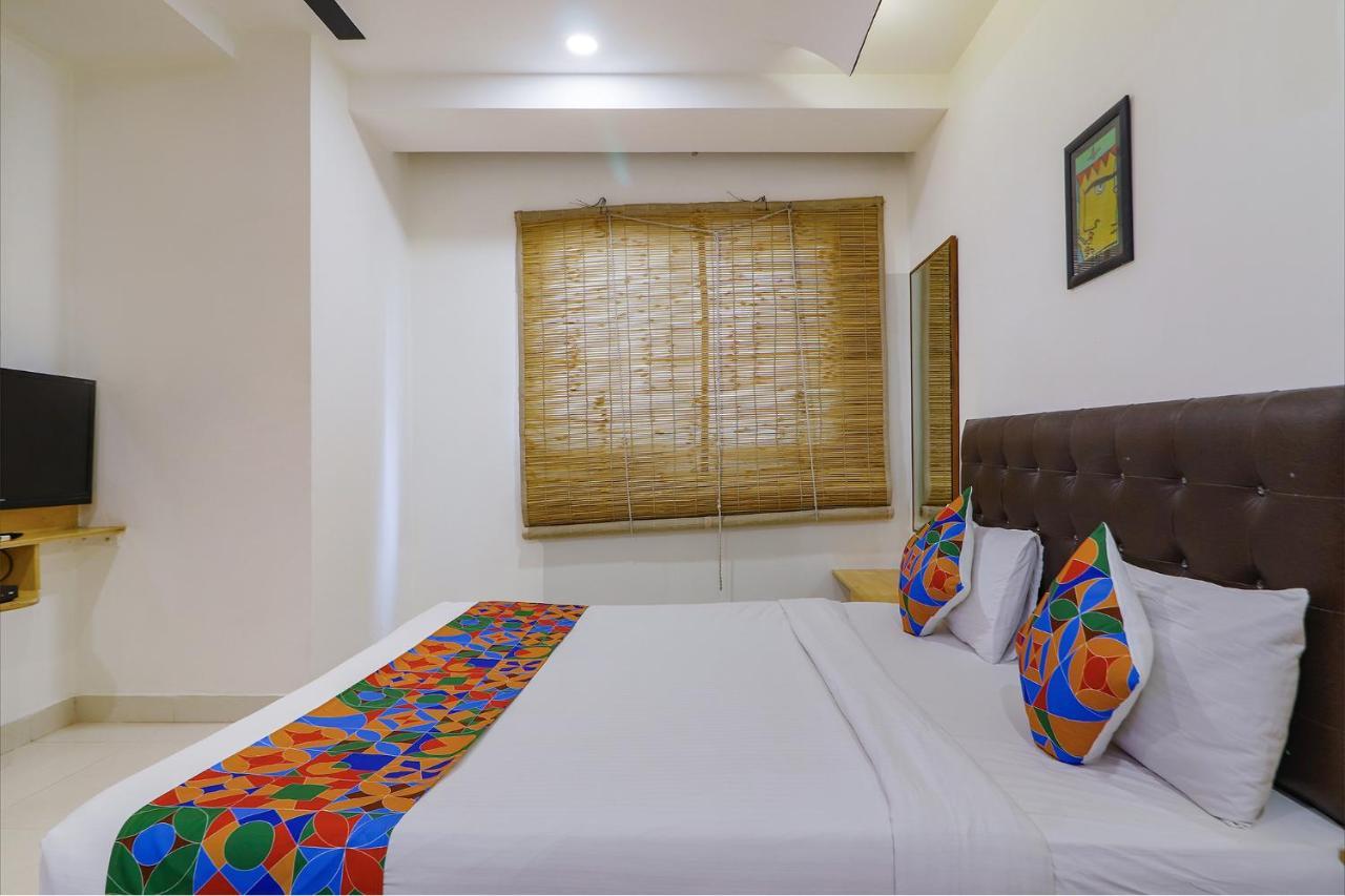 Fabhotel Aamantran & Banquet Halls - Nr Rtc X Roads Metro Station Hyderabad Eksteriør billede