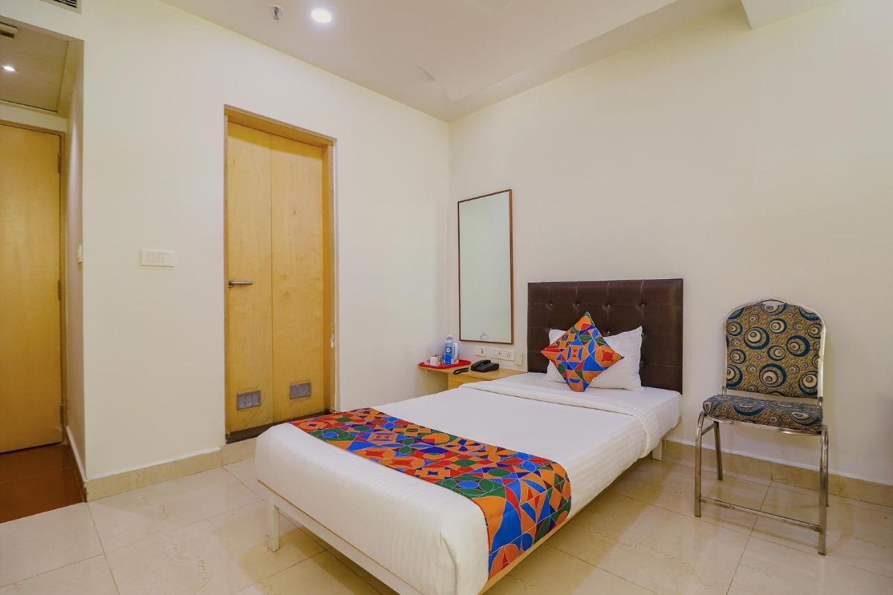 Fabhotel Aamantran & Banquet Halls - Nr Rtc X Roads Metro Station Hyderabad Eksteriør billede