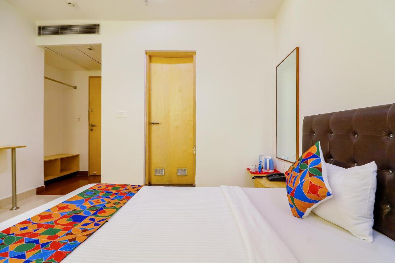 Fabhotel Aamantran & Banquet Halls - Nr Rtc X Roads Metro Station Hyderabad Eksteriør billede