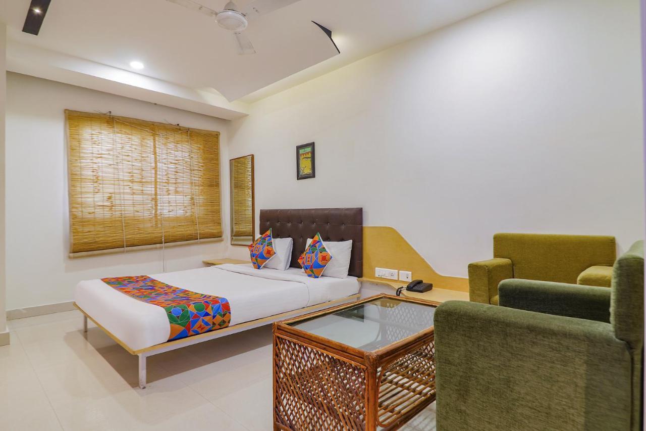 Fabhotel Aamantran & Banquet Halls - Nr Rtc X Roads Metro Station Hyderabad Eksteriør billede