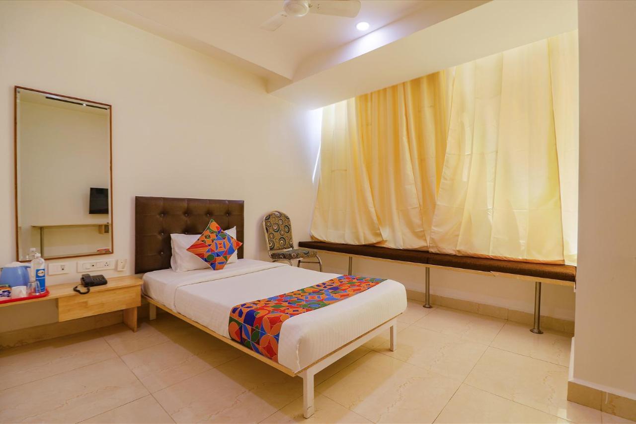 Fabhotel Aamantran & Banquet Halls - Nr Rtc X Roads Metro Station Hyderabad Eksteriør billede