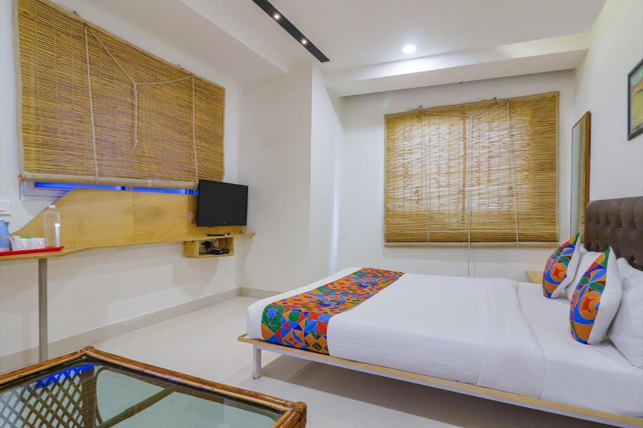 Fabhotel Aamantran & Banquet Halls - Nr Rtc X Roads Metro Station Hyderabad Eksteriør billede